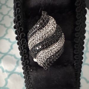 Elegant Black and Silver Swirl Ring